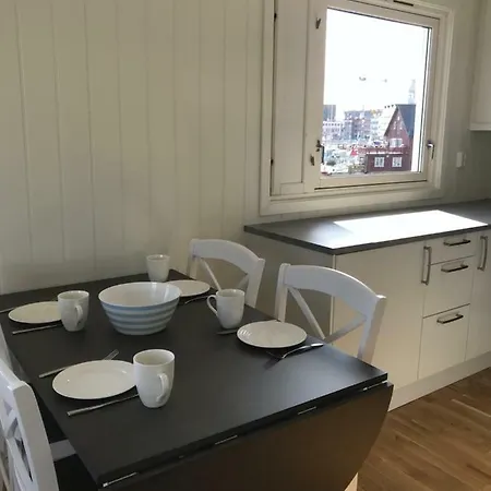 - Hans Chr Stormersgt. * Svolvær