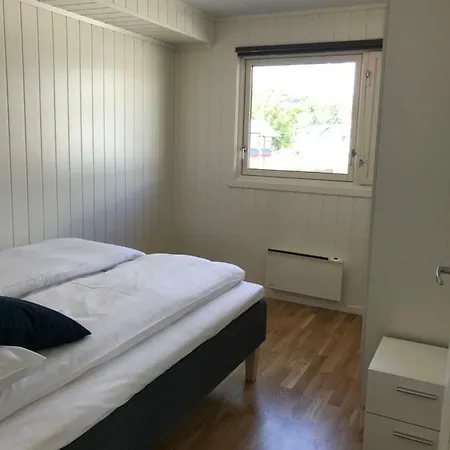 - Hans Chr Stormersgt. * Svolvær